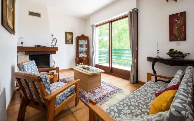 Inviting Holiday Home in Miremont With Garden