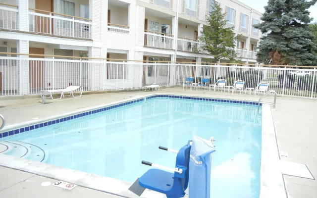 Quality Inn Holland - Toledo
