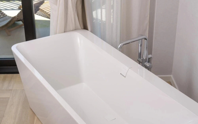 Water's Edge Wellness Retreat With Sauna