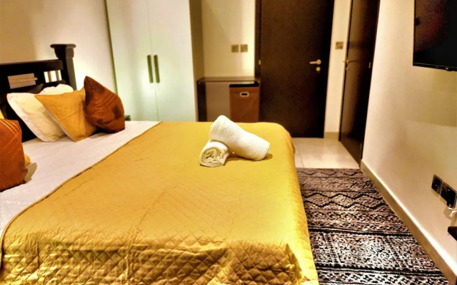 Elegant 2Bed Gem-5star Service-Pools-Gym