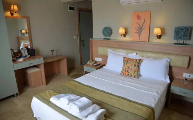 Ebruli Otel Cunda