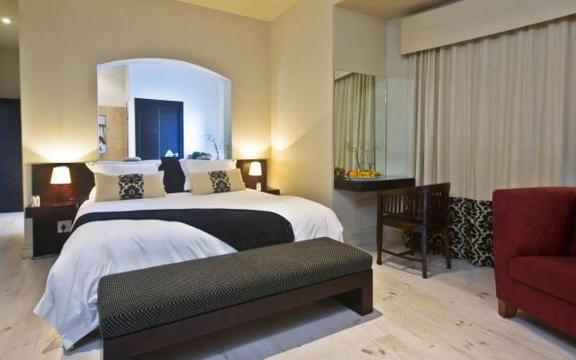 Lodge On The Lake and Wellness Spa