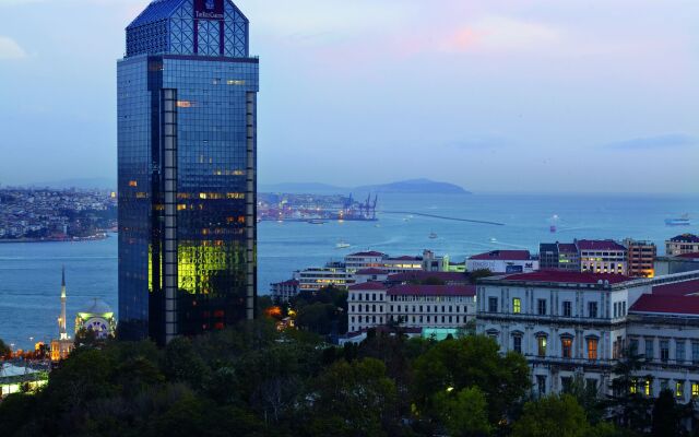 Отель The Ritz-Carlton, Istanbul пляж