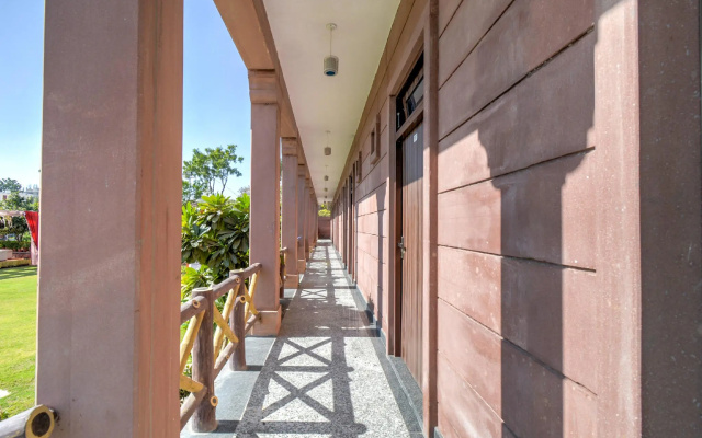 Capital O 68772 Kubergarh Resort
