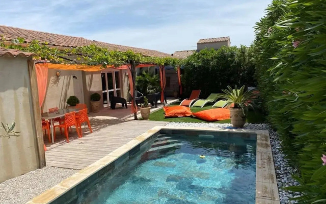 Sun-kissed Villa in Lirac