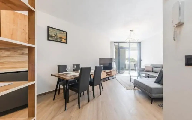 Hill Side Suite 1 by PS