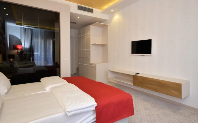 Hotel Atina by ENTOPYA