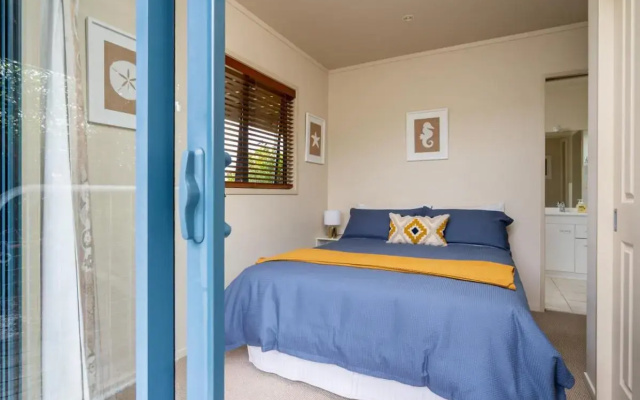 Oceans 8 - Mangawhai Heads Holiday Home