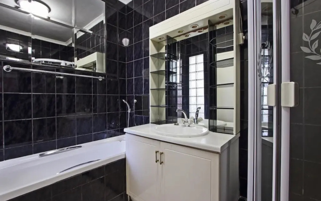 Berkeley Square Apartment
