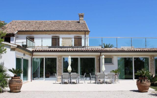 Отель Villa Belvedere Degli Ulivi Озимо вид на фасад