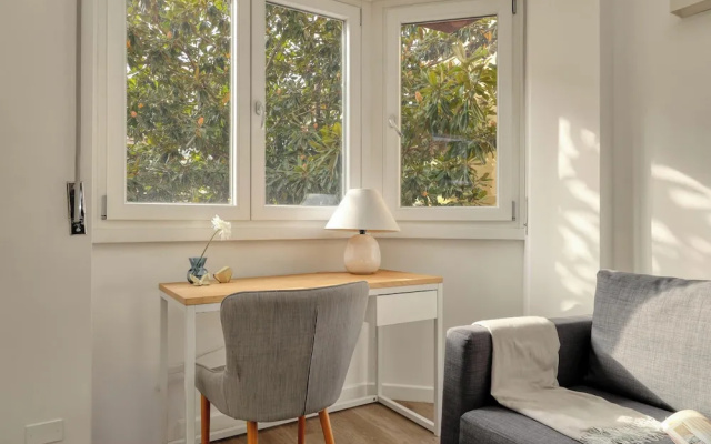 JOIVY Cosy Studio with Balcony