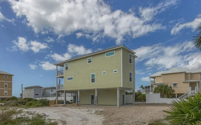 Beach Hop Apartment 4 Bedroom
