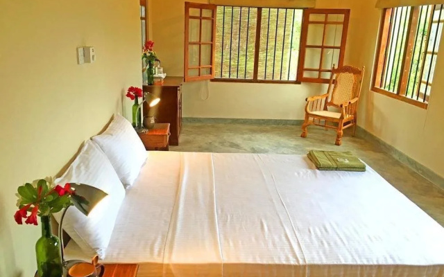 Captain's Lake Safari Lodge