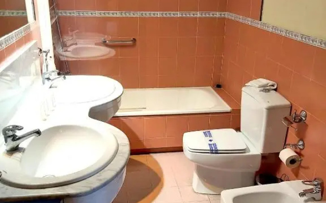 Plaza Andalucía Edificio Enebro 4-6 pax