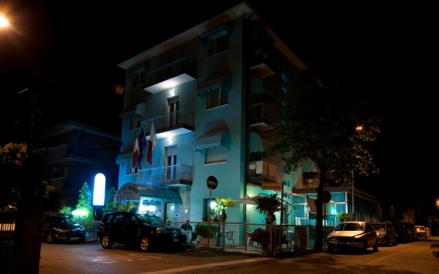 Hotel Savina вид на фасад