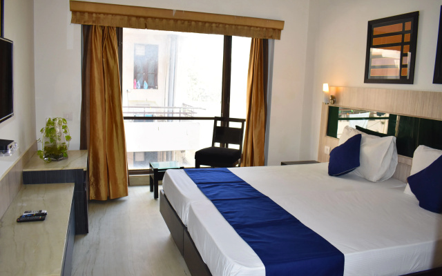 One Bhk Serviced Apartment Near Artemis Hospital