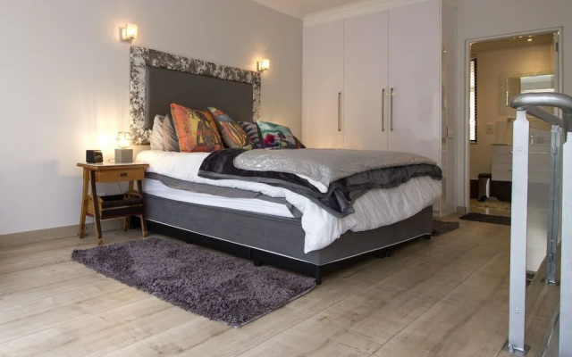 Trendy 1-BR City Center Apt