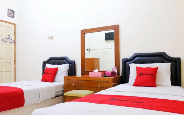 RedDoorz near Universitas Kristen Satya Wacana