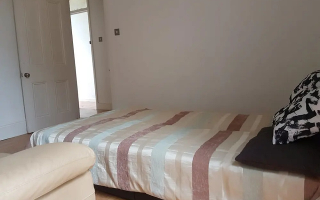 Convenient Catford Apartment
