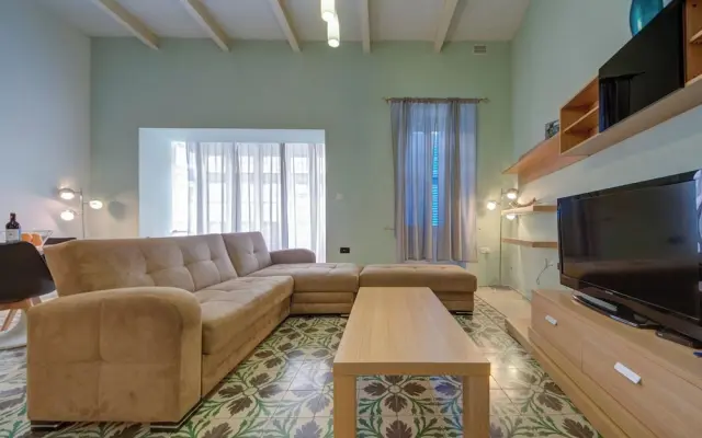 Spacious High Ceiling Sliema Apartment