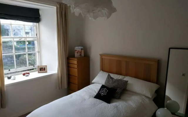 Bright And Spacious Flat Near City Centre