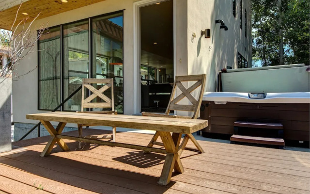 Rooftop Deck with Dowtown Views by RedAwning