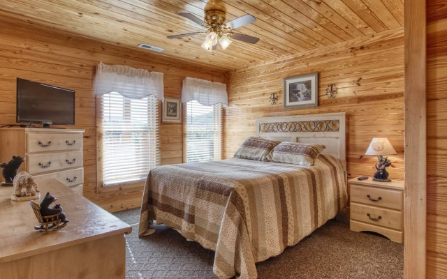 Mountain Breeze 5 Bedrooms 3 Bathrooms Cabin