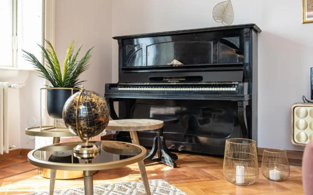 ALTIDO Sophisticated 3-bed flat with desk