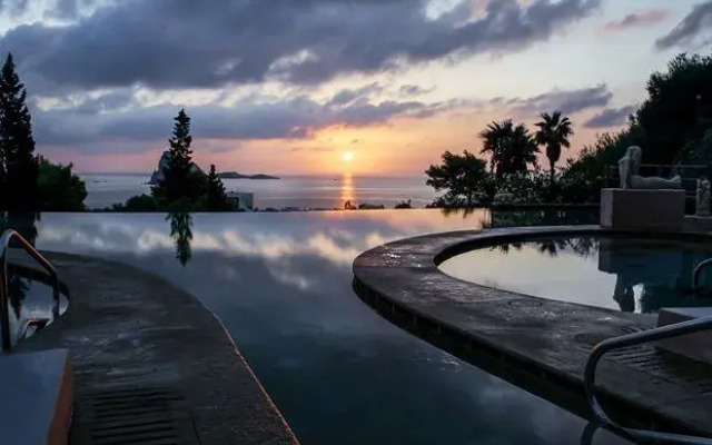 Hotel Raya