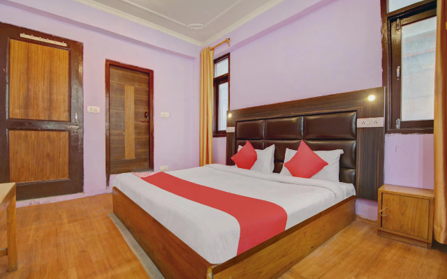 OYO 38578 Hotel Dew