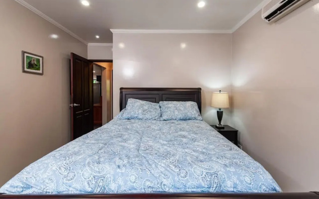 Elegant House 3-bed/2-bath With Large BBQ Patio