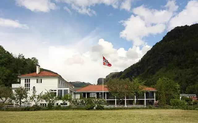Strandebarm Fjordhotel
