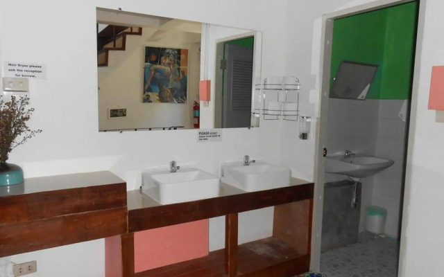 The Living Place 1 - Hostel