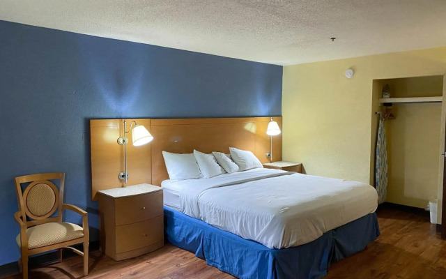 Motel 6 Savannah, GA- Gateway & I-95