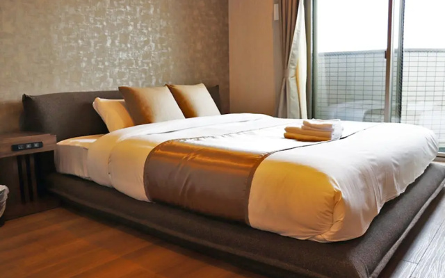 Ostay Vermillion Namba