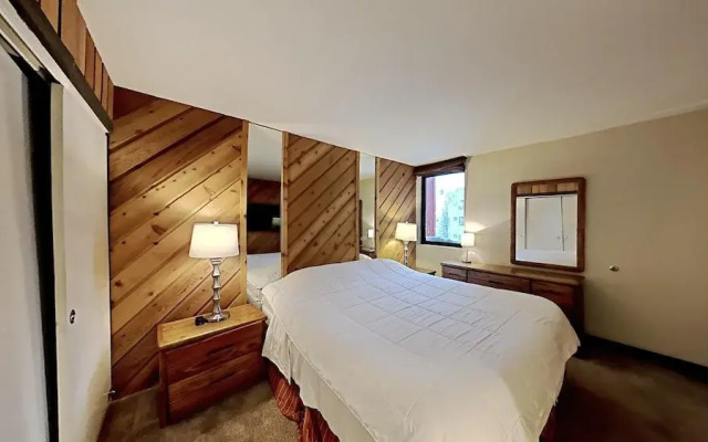 Cozy 4-Bedroom Home with Pool and Mountain View!