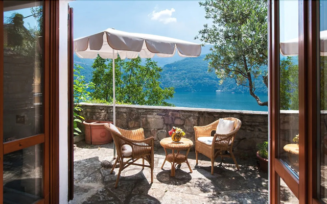 Lake Como Apartments