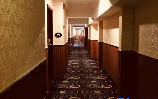 Yiduogao Hotel (Fenghua Wanda Jinzong Plaza)