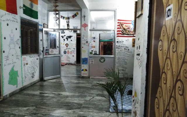 Zigzag Hostel Agra