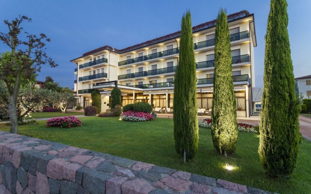 Отель Atlantic Terme Natural Spa & Hotel Италия, Абано-Терме - отзывы, цены и фото номеров - забронировать отель Atlantic Terme Natural Spa & Hotel онлайн вид на фасад