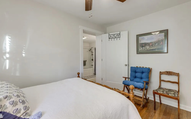 Lovely Lexington Home: 4 Mi to Downtown!