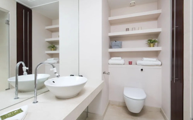 Modern 2BR Flat with Thames River View