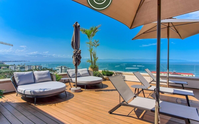 New 1 BR Condo With Amazing Rooftop Pool - Jacuzzi