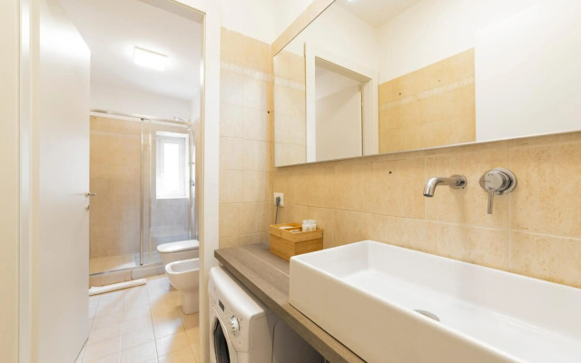 Roomy Apartment X6 close to Subway!