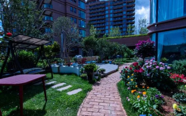 Creek Youthful Hotel