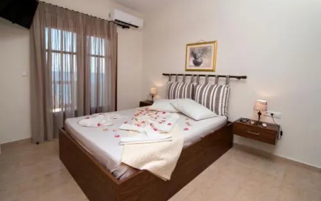 Stelios Apartments