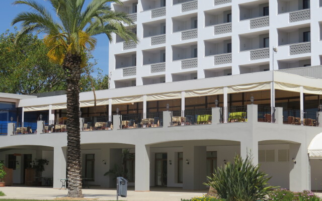 Alfamar Beach & Sport Resort in Albufeira, Portugal from 582$, photos, reviews - zenhotels.com hotel front