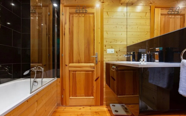 Gorgeous Chalet Amidst Mountains in La Tzoumaz