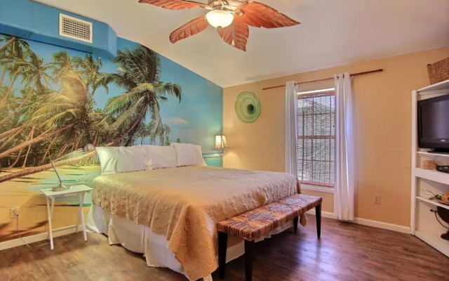 4 Palms by Silver Sands Vacation Rentals