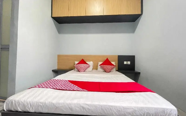 OYO 90527 Homestay 81 Baloi - A